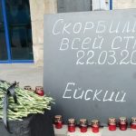 По указанию администрации Ейского района в Ейске создан импровизированный мемориал в память о жертвах страшного теракта