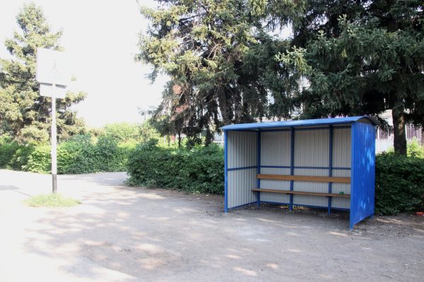 В пос. Октябрьском обустроили остановочные павильоны